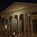 Turisti al Pantheon