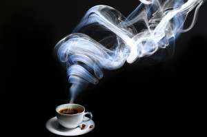 Il fumo del caffè non è solo fumo, è l'aroma che si sprigiona e pervade l'ambiente e che fa pregustare la bevanda prima ancora di portarla alle labbra. Per i cultori del caffè è un momento solenne e importante ed ha qualcosa di magico e sognante.