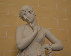 di una statua