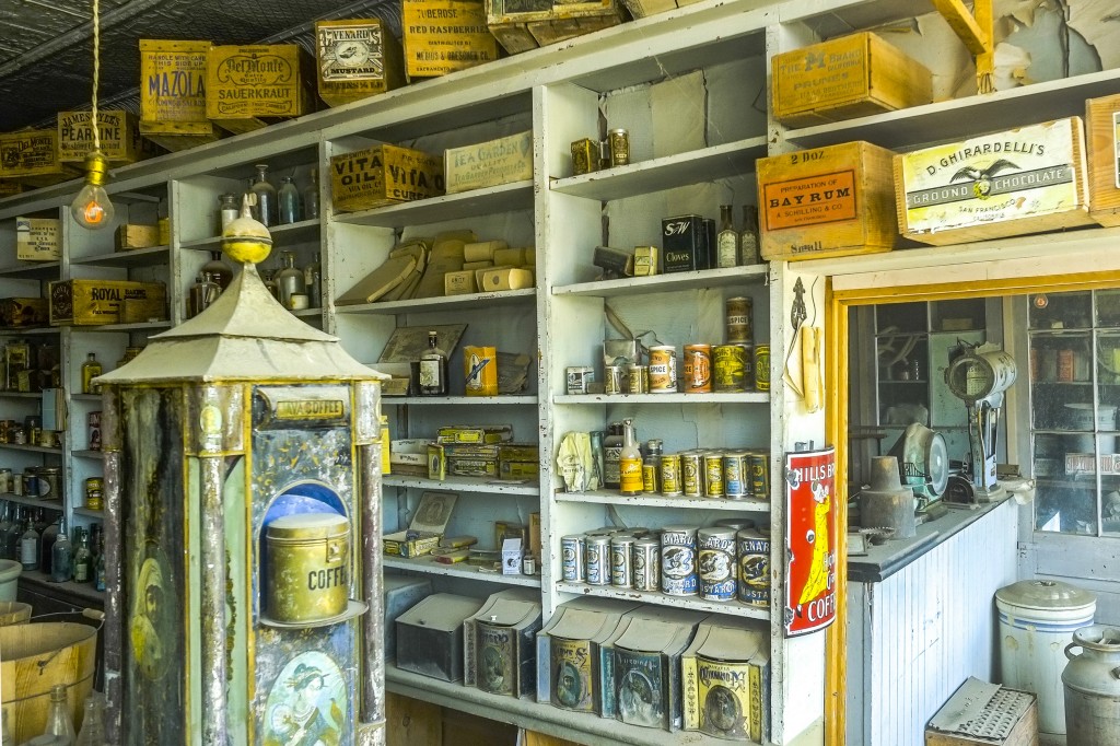 Il caffe' dei cercatori d'oro nella città fantasma di Bodie negli USA.
