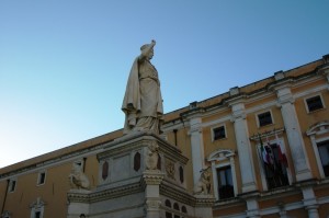 13-sardegna-2017-oristano-piazza-eleonora-dscn4615
