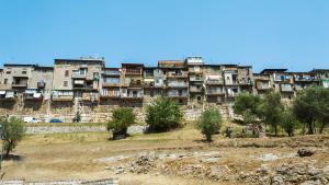 Scaramella Giulio - Le antiche mura Poligonali, costruzioni di abitazioni